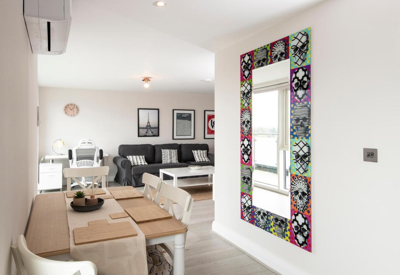 Spacious Apartment With Parking Space, Close To Heathrow, Elizabeth Line And Windsor Maidenhead Exterior photo